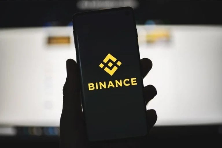 Binance ограничивает свои услуги в России